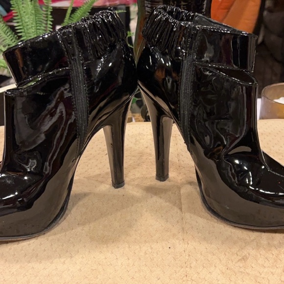 Report Signature | Women’s Patent Leather Booties Boots Shoes Size 7 - Picture 3 of 5